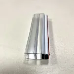 Магнітний ущільнювач із самоклейною відповідною планкою